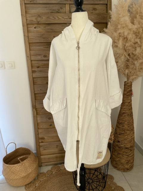 Veste à capuche blanche